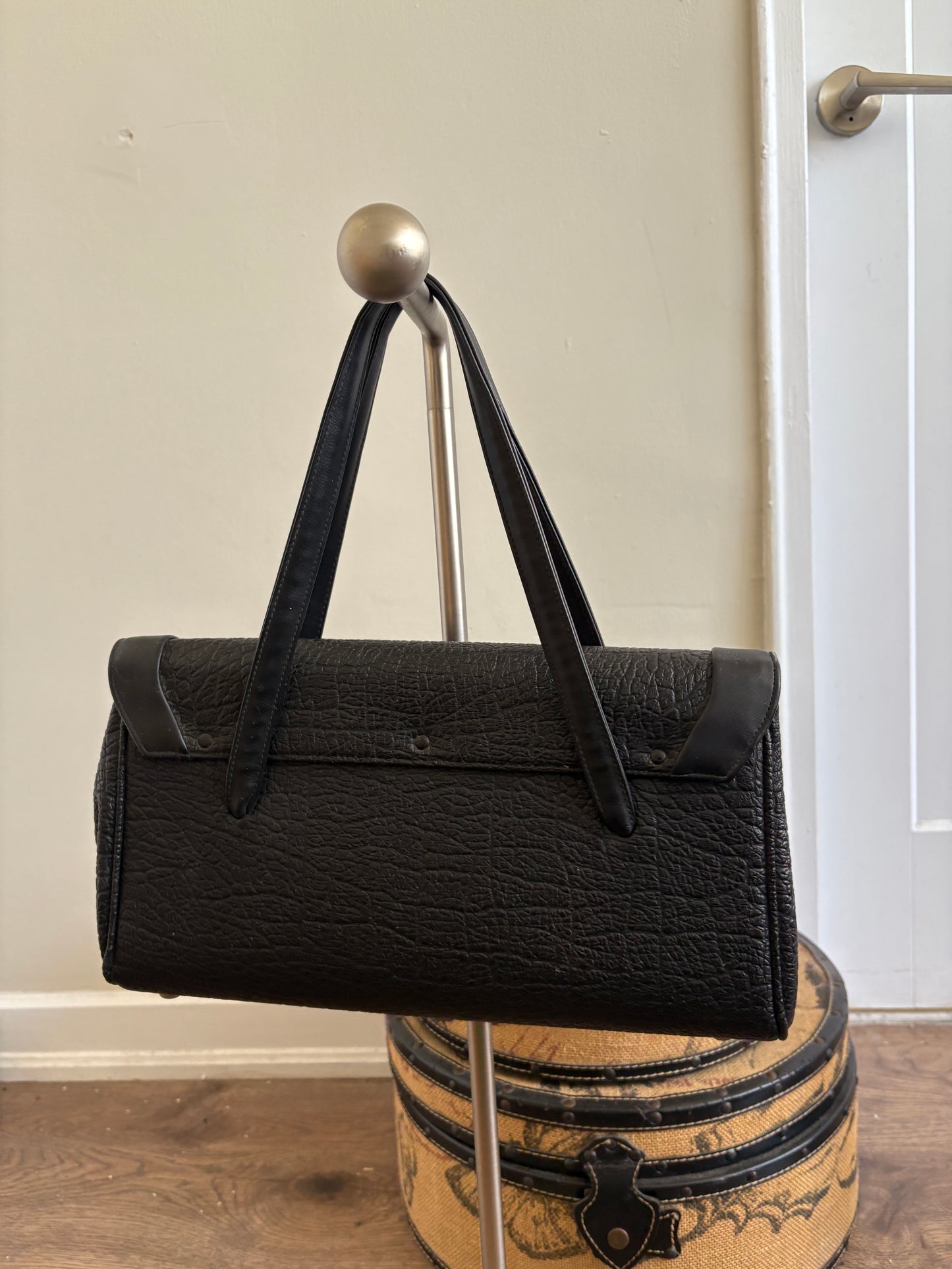 VINTAGE LEATHER SHOULDER BAG
