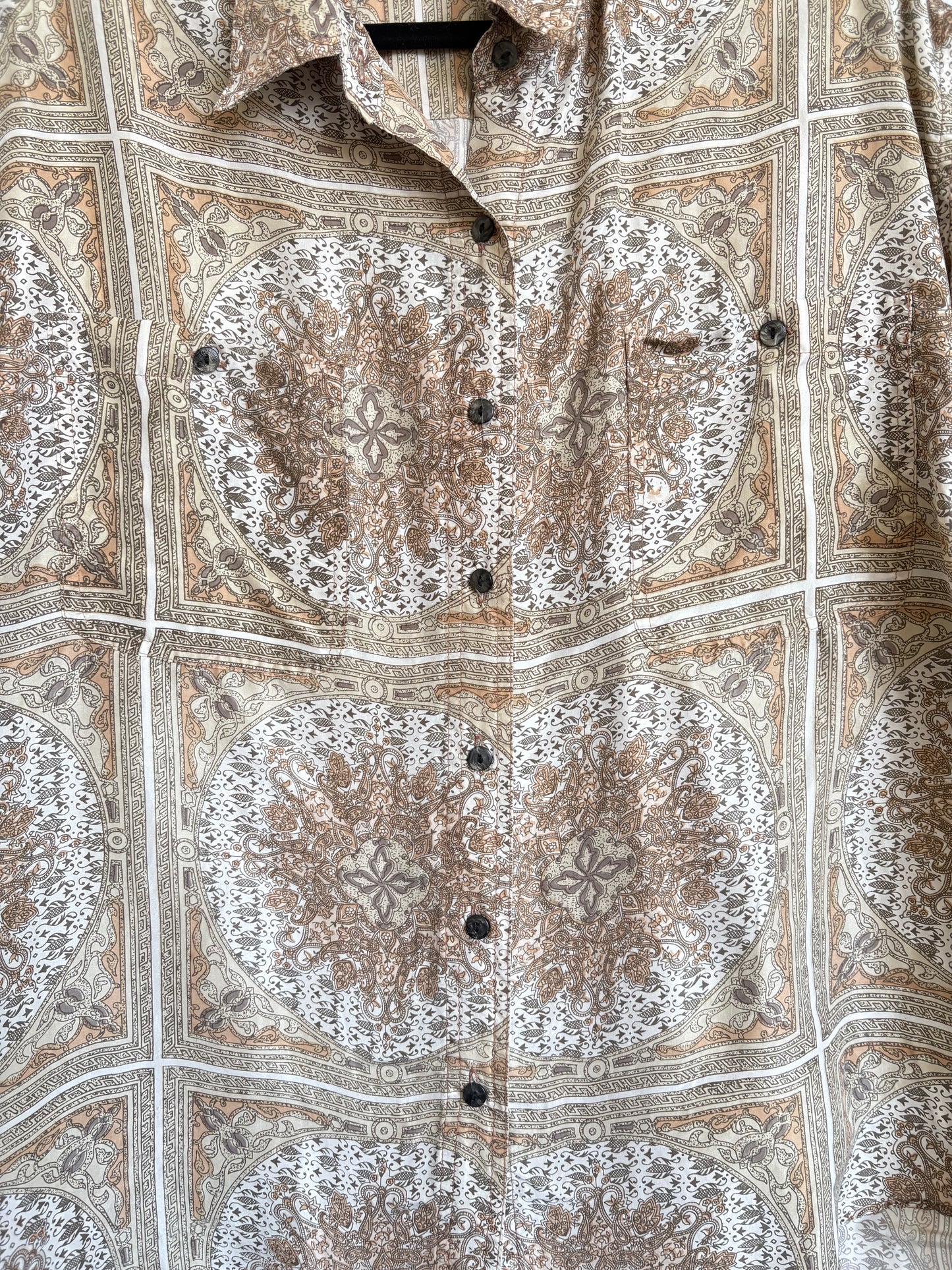 VINTAGE PAISLEY BUTTON DOWN - L