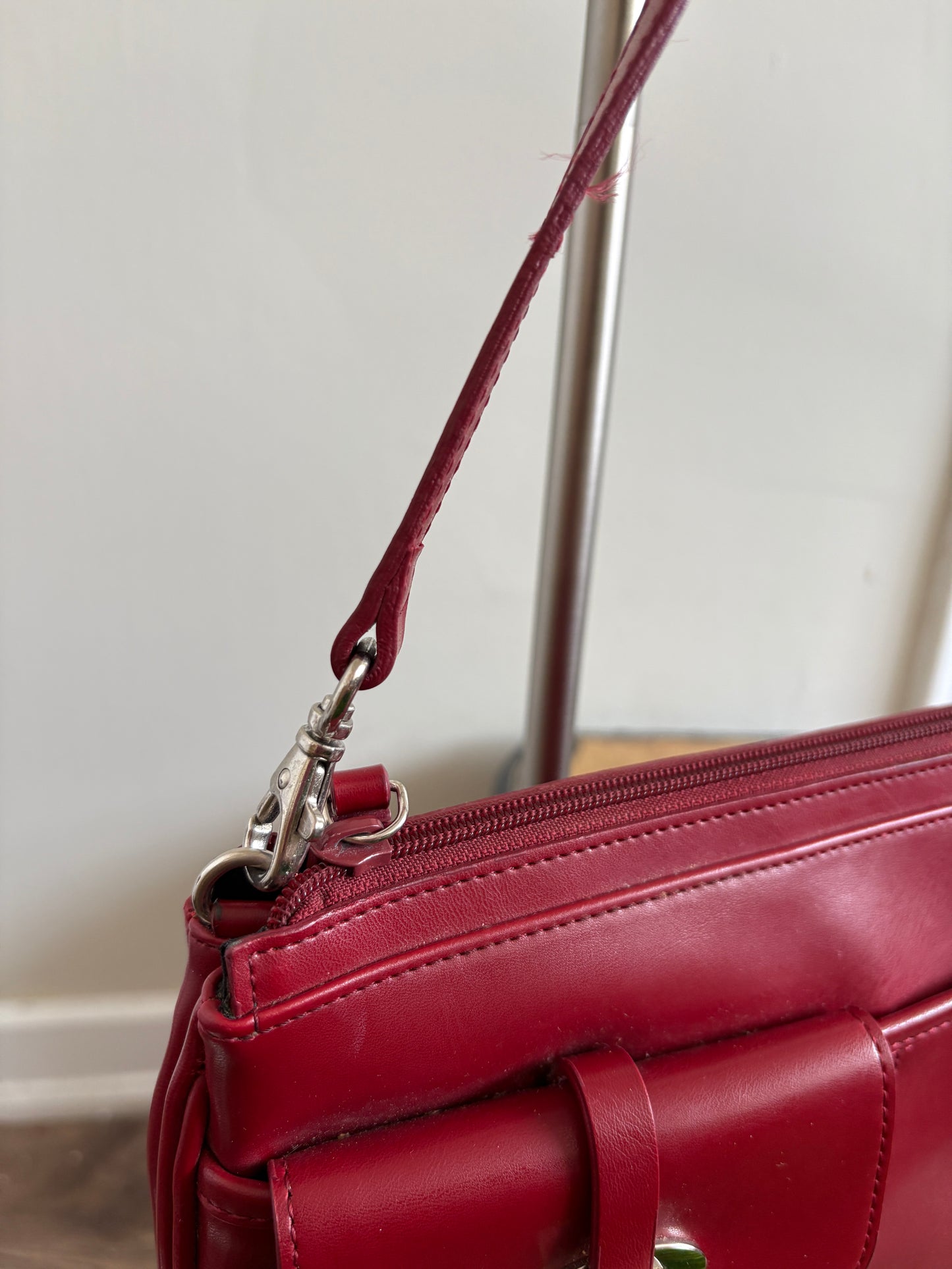 VINTAGE RED LEATHER NINE WEST SHOULDER BAG