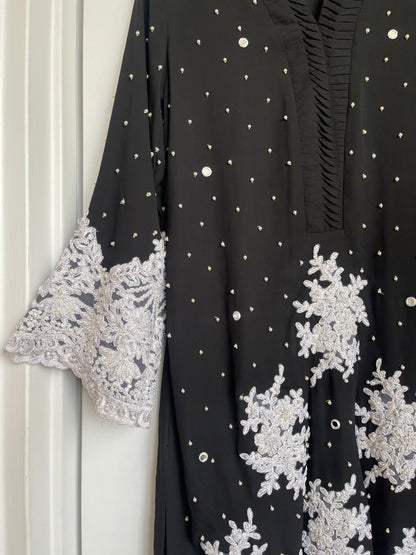 BLACK AND WHITE KAMEEZ TOP