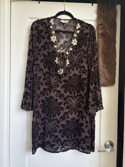 BLACK SEASHELL TUNIC - L