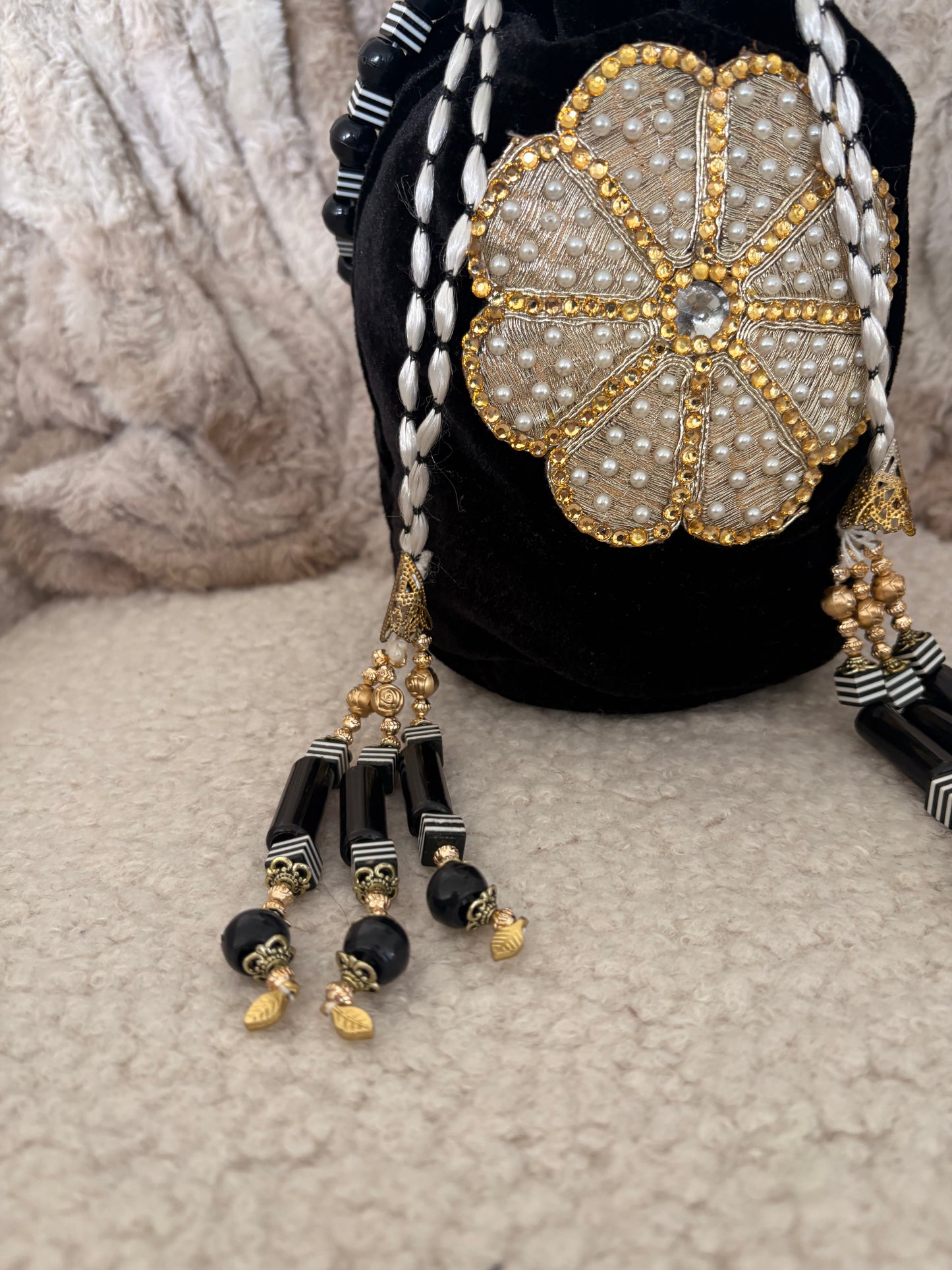 BLACK VELVET POTLI BAG