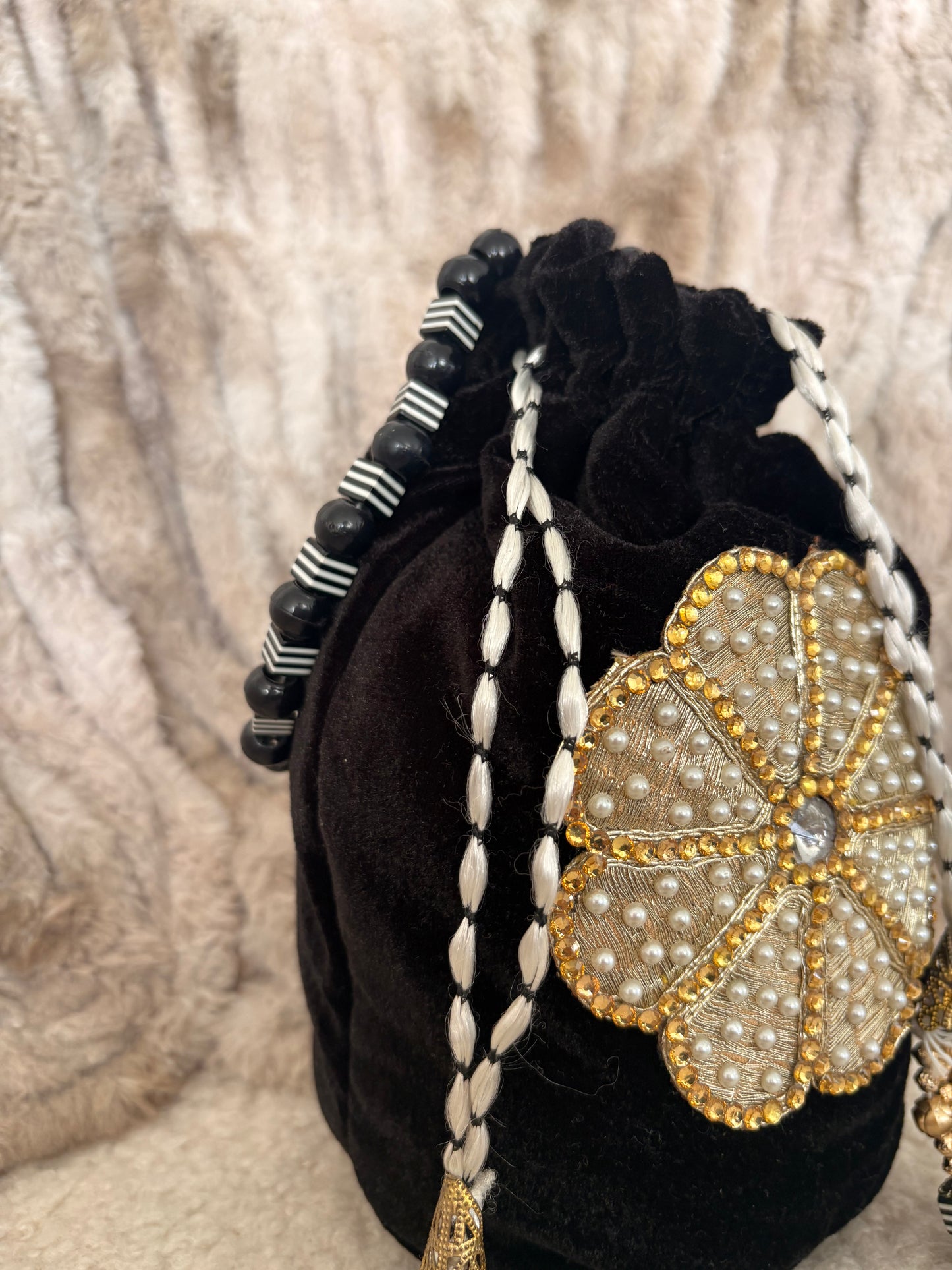 BLACK VELVET POTLI BAG