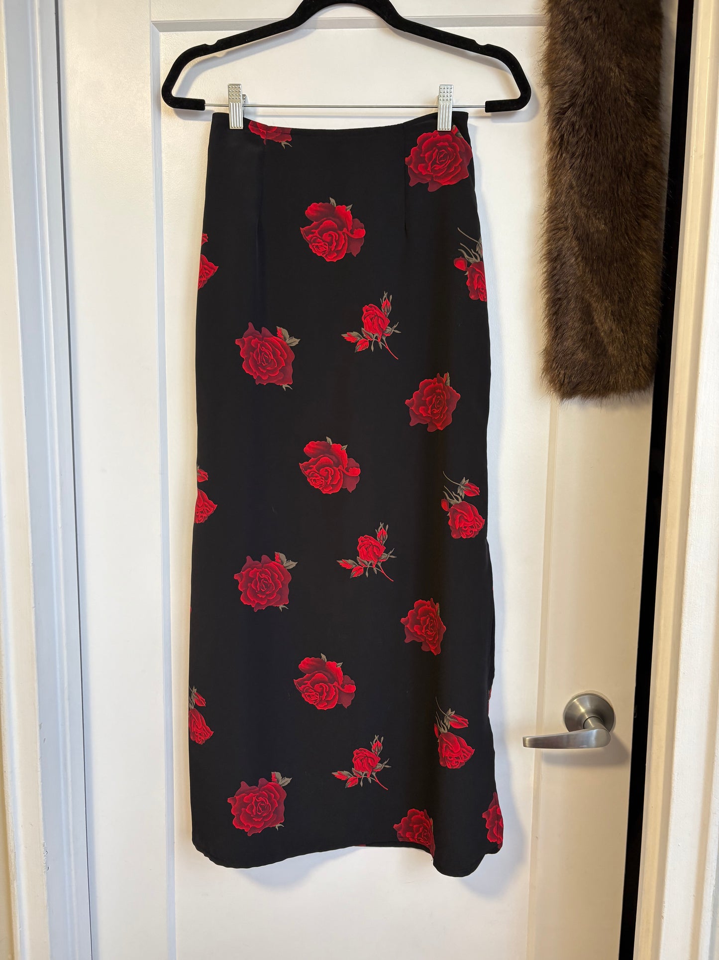 BLACK VINTAGE MAXI SKIRT WITH RED ROSES