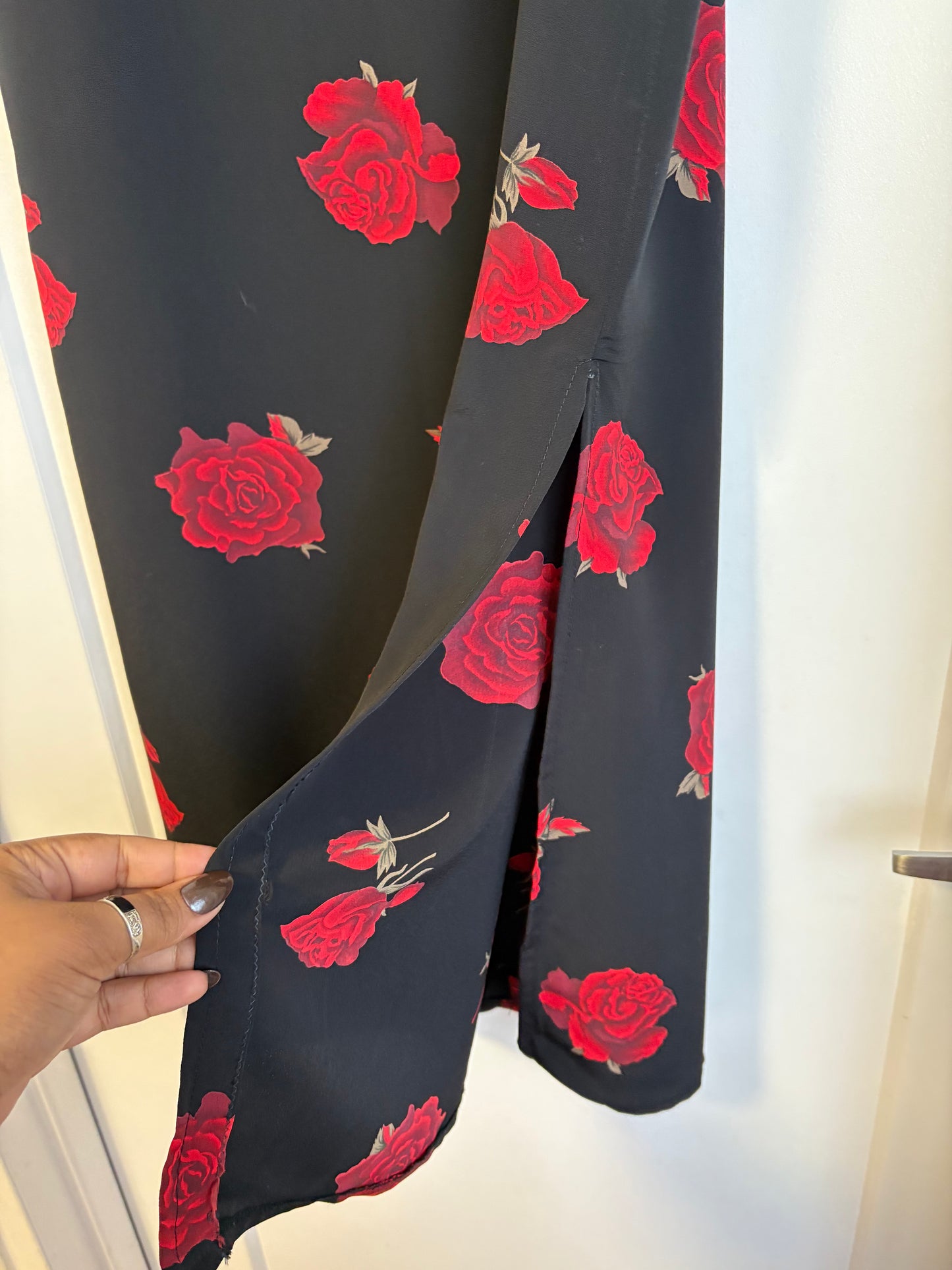 BLACK VINTAGE MAXI SKIRT WITH RED ROSES