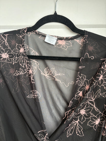BLACK & FLORAL MESH TOP