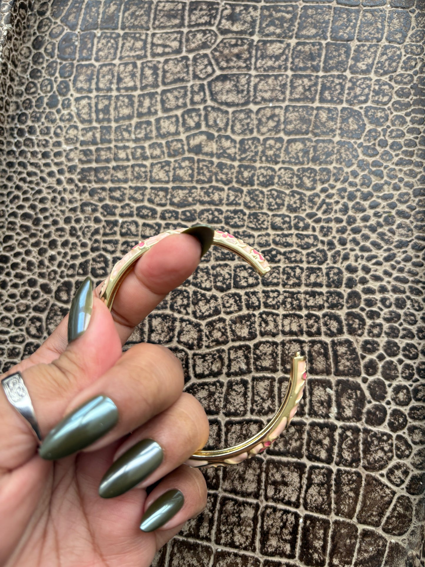 BLUSH PINK FLORAL BANGLE