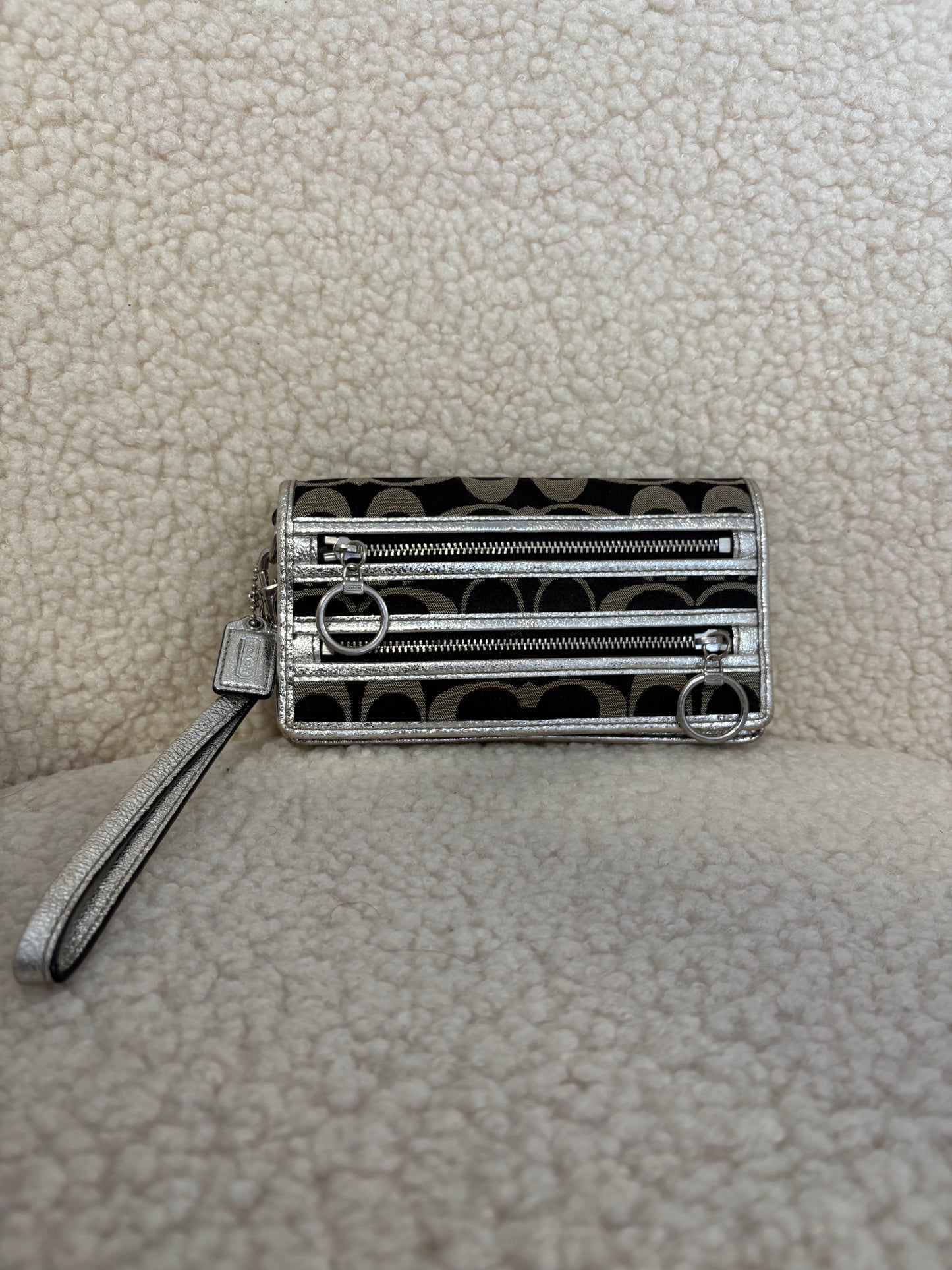 COACH POPPY ZIPPY WRISTLET/WALLET