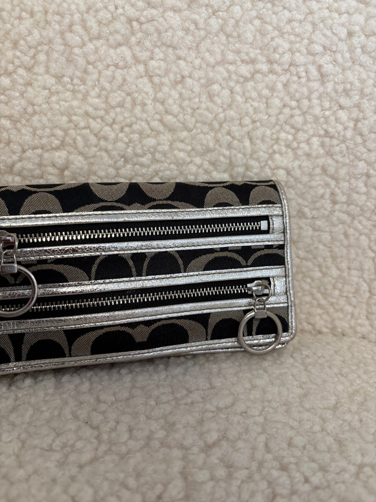 COACH POPPY ZIPPY WRISTLET/WALLET