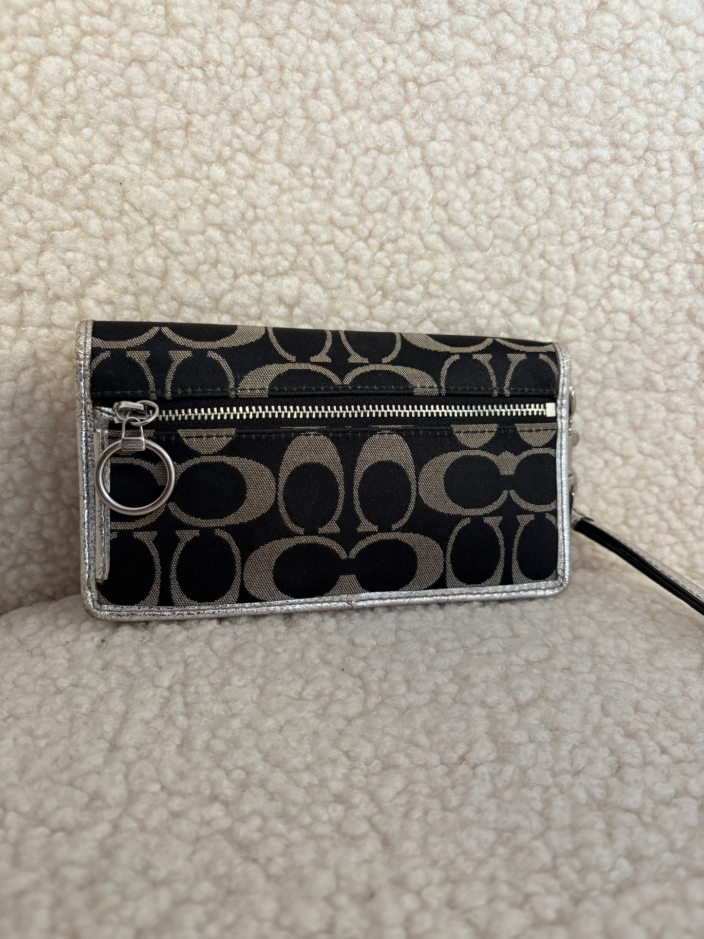 COACH POPPY ZIPPY WRISTLET/WALLET