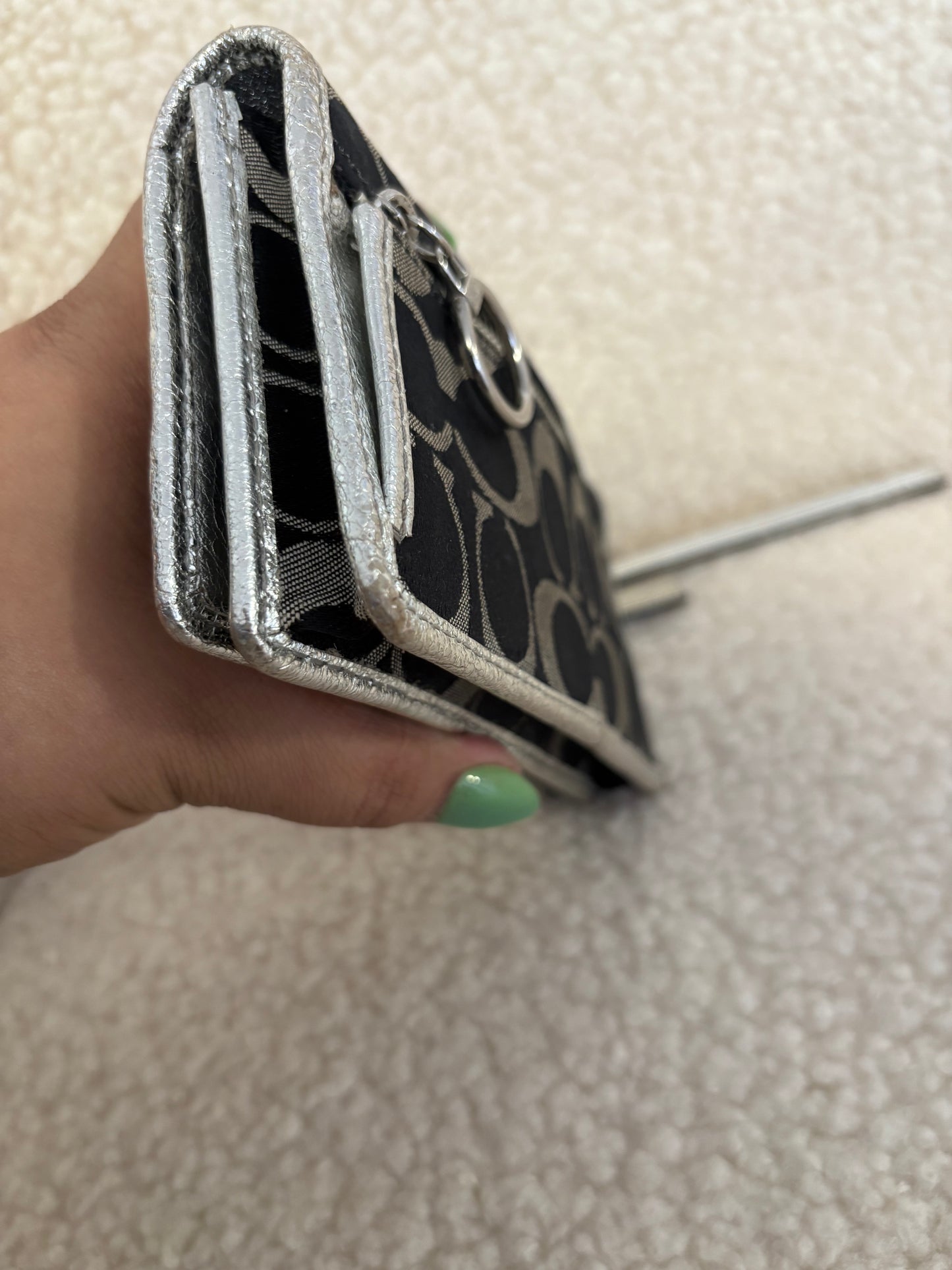 COACH POPPY ZIPPY WRISTLET/WALLET