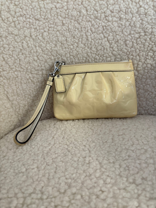 COACH SIGNATURE PATENT LEATHER WRISTLET POUCH