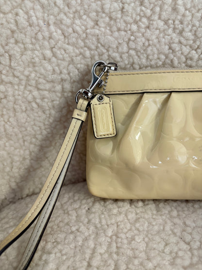 COACH SIGNATURE PATENT LEATHER WRISTLET POUCH