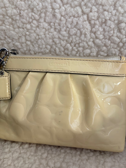 COACH SIGNATURE PATENT LEATHER WRISTLET POUCH