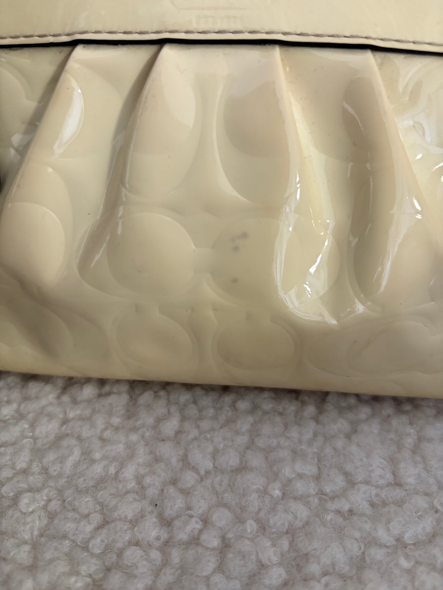 COACH SIGNATURE PATENT LEATHER WRISTLET POUCH