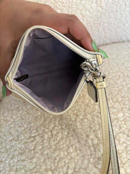 COACH SIGNATURE PATENT LEATHER WRISTLET POUCH