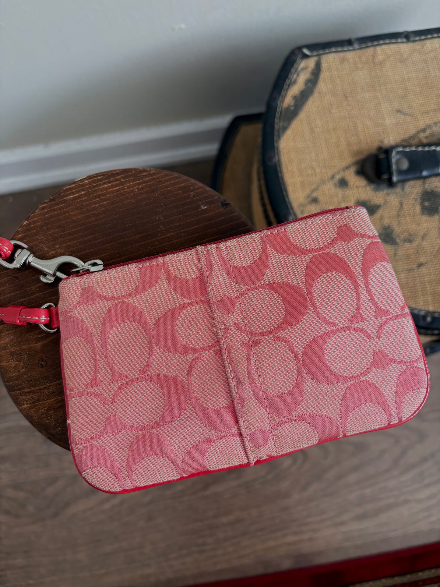 COACH SIGNATURE PINK WRISTLET