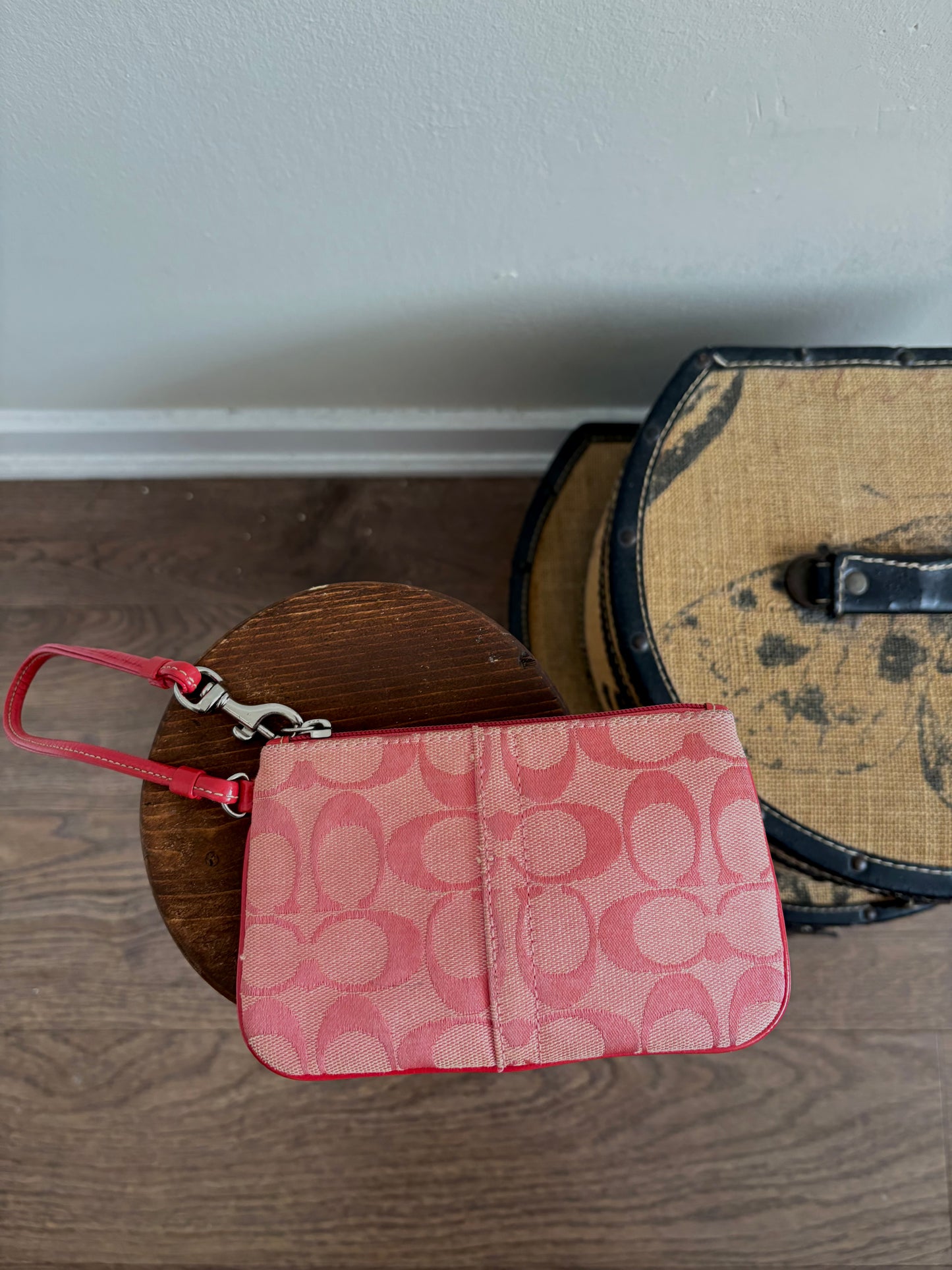 COACH SIGNATURE PINK WRISTLET