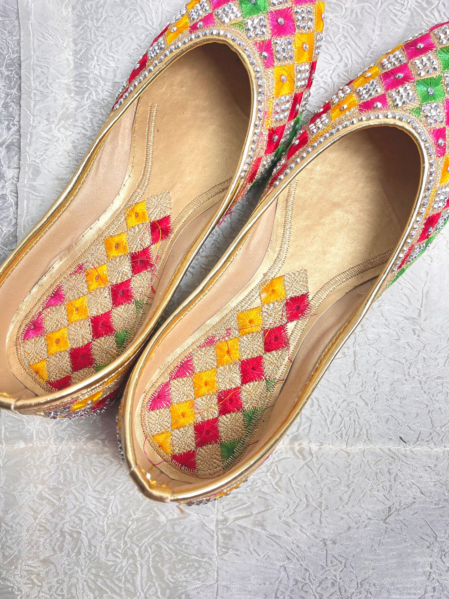 COLOURFUL JUTTIS