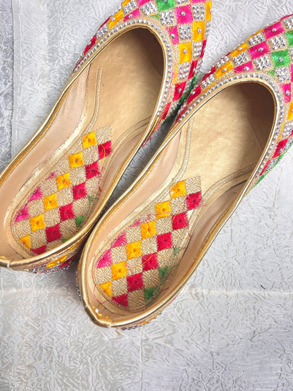 COLOURFUL JUTTIS