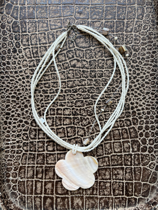FLOWER PENDANT NECKLACE