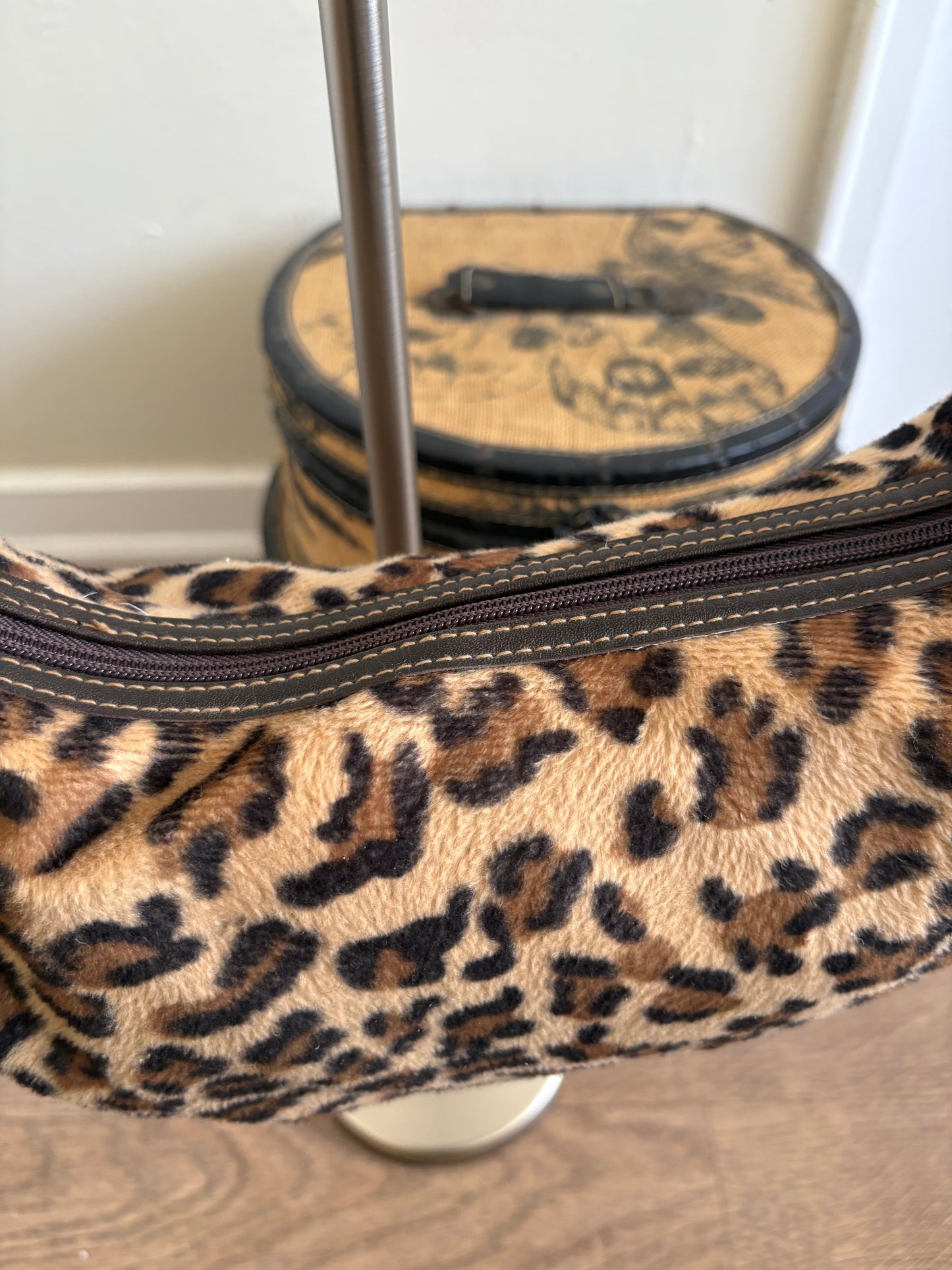 FRANKIE & JOHNNIE ANIMAL FUR SHOULDER BAG