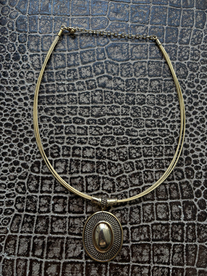 GOLD NECKLACE WITH LARGE PENDANT
