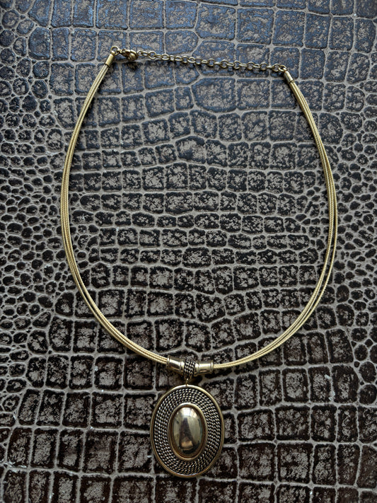 GOLD NECKLACE WITH LARGE PENDANT
