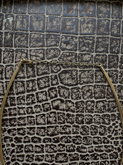 GOLD NECKLACE WITH LARGE PENDANT