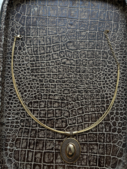 GOLD NECKLACE WITH LARGE PENDANT