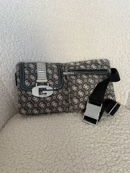 GUESS SIGNATURE FANNY PACK