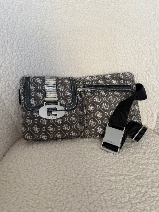 GUESS SIGNATURE FANNY PACK