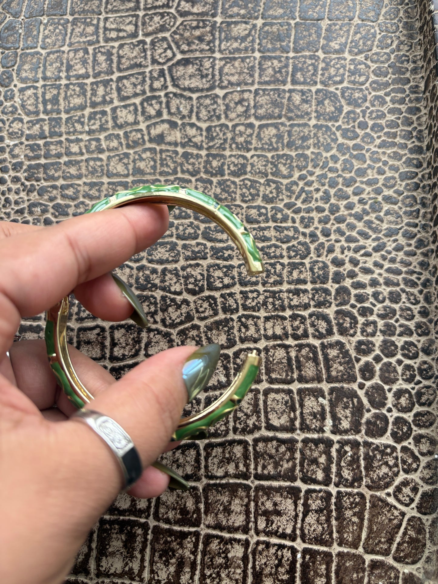 HUNTER GREEN FLORAL BANGLE