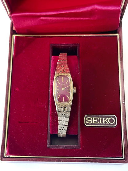 VINTAGE SEIKO RED DIAL MANUAL WIND WATCH
