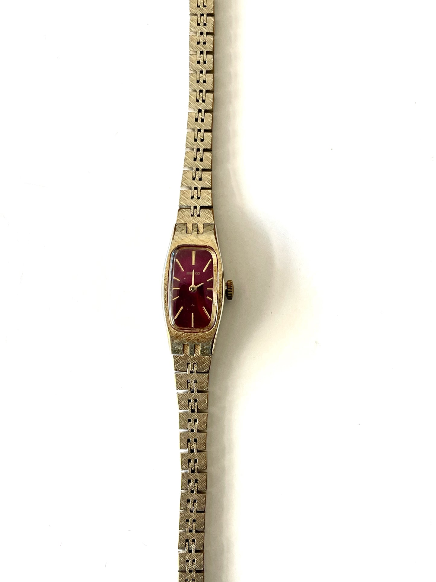 VINTAGE SEIKO RED DIAL MANUAL WIND WATCH