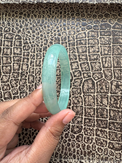 PLASTIC VINTAGE BANGLE