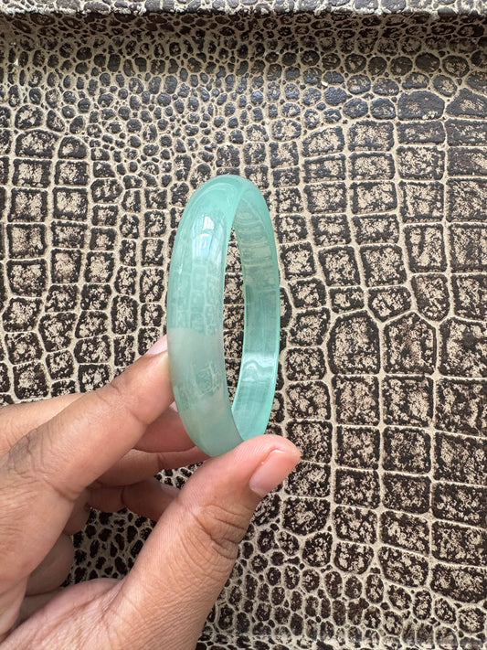 PLASTIC VINTAGE BANGLE