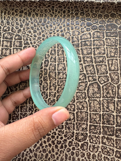 PLASTIC VINTAGE BANGLE