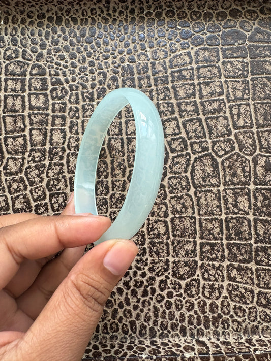 PLASTIC VINTAGE BANGLE