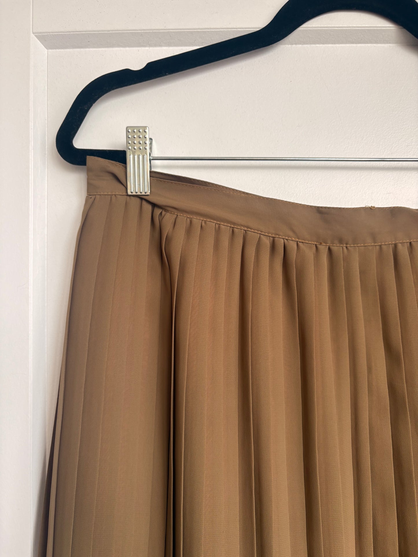 VINTAGE PLEATED SKIRT - 9/10