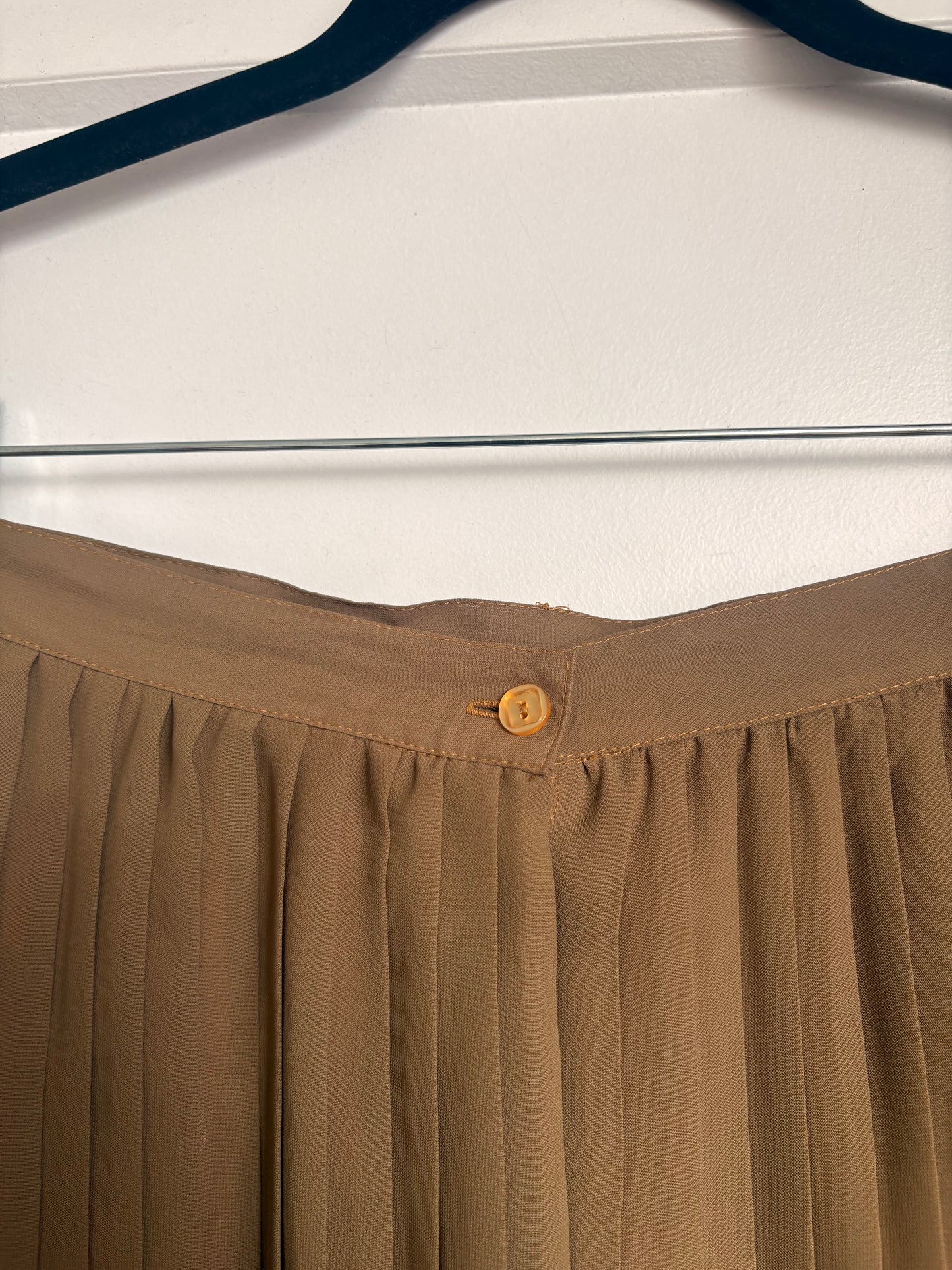VINTAGE PLEATED SKIRT - 9/10