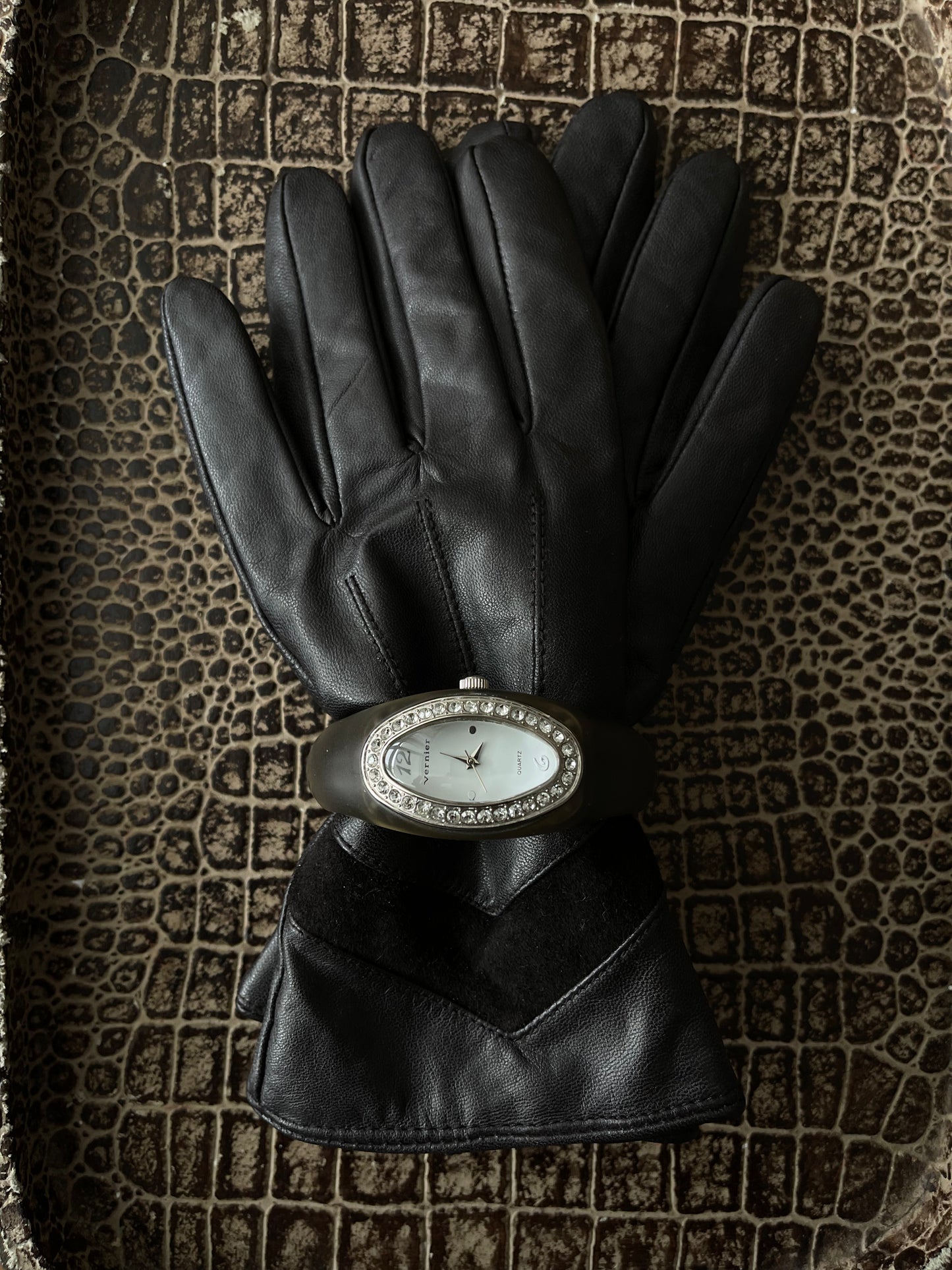 VINTAGE VERNIER PLASTIC BRACELET WATCH