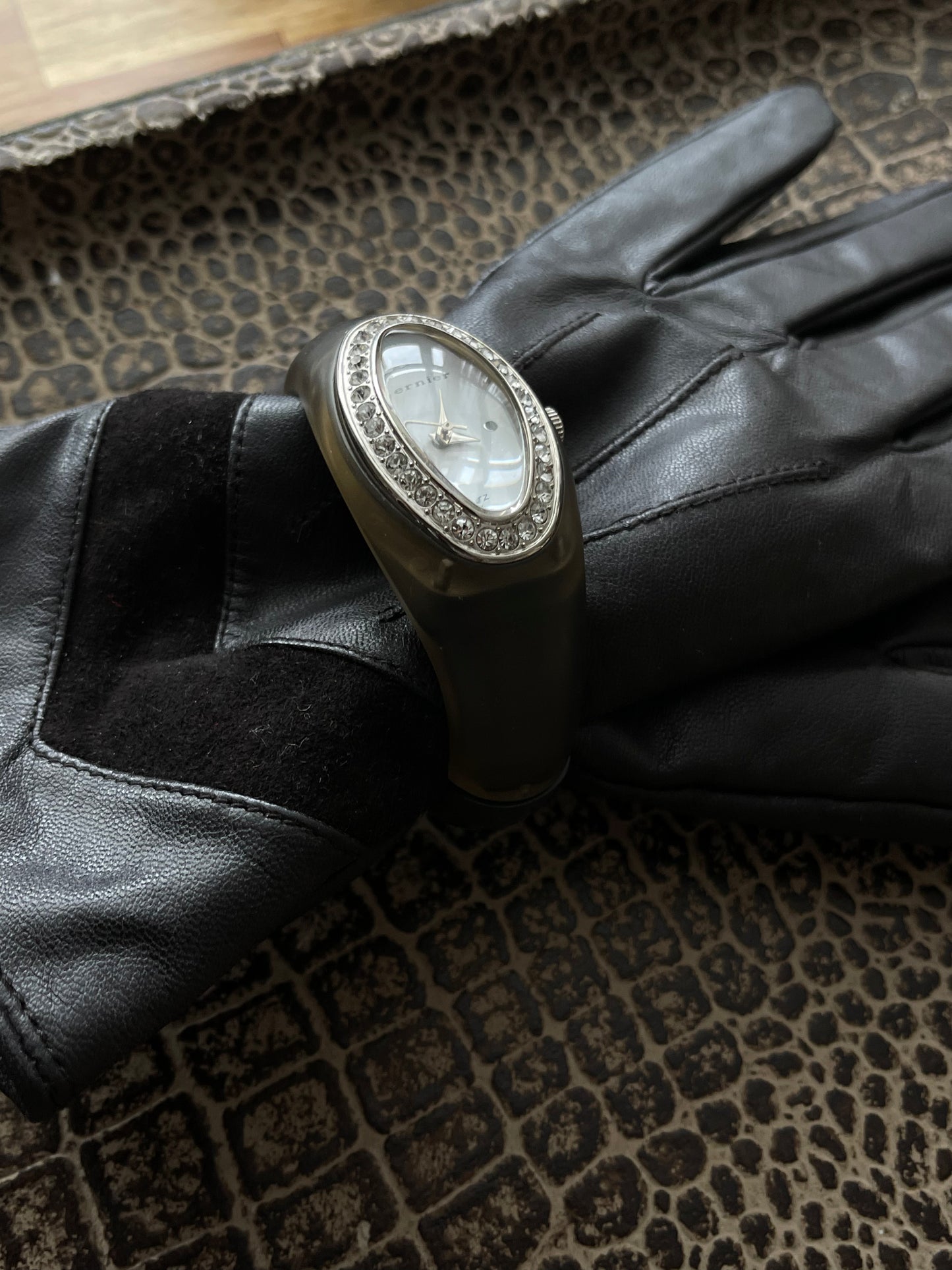 VINTAGE VERNIER PLASTIC BRACELET WATCH