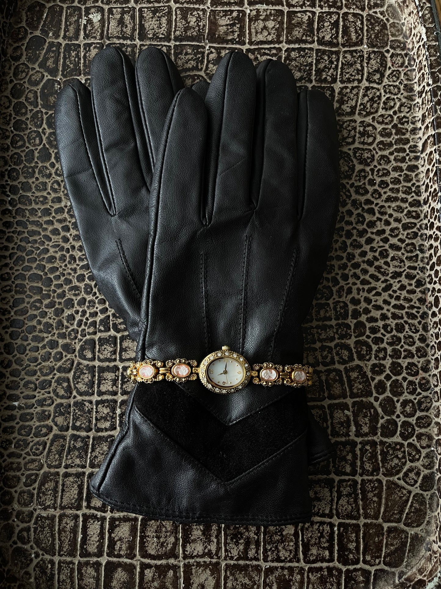 VINTAGE CAMEO WATCH