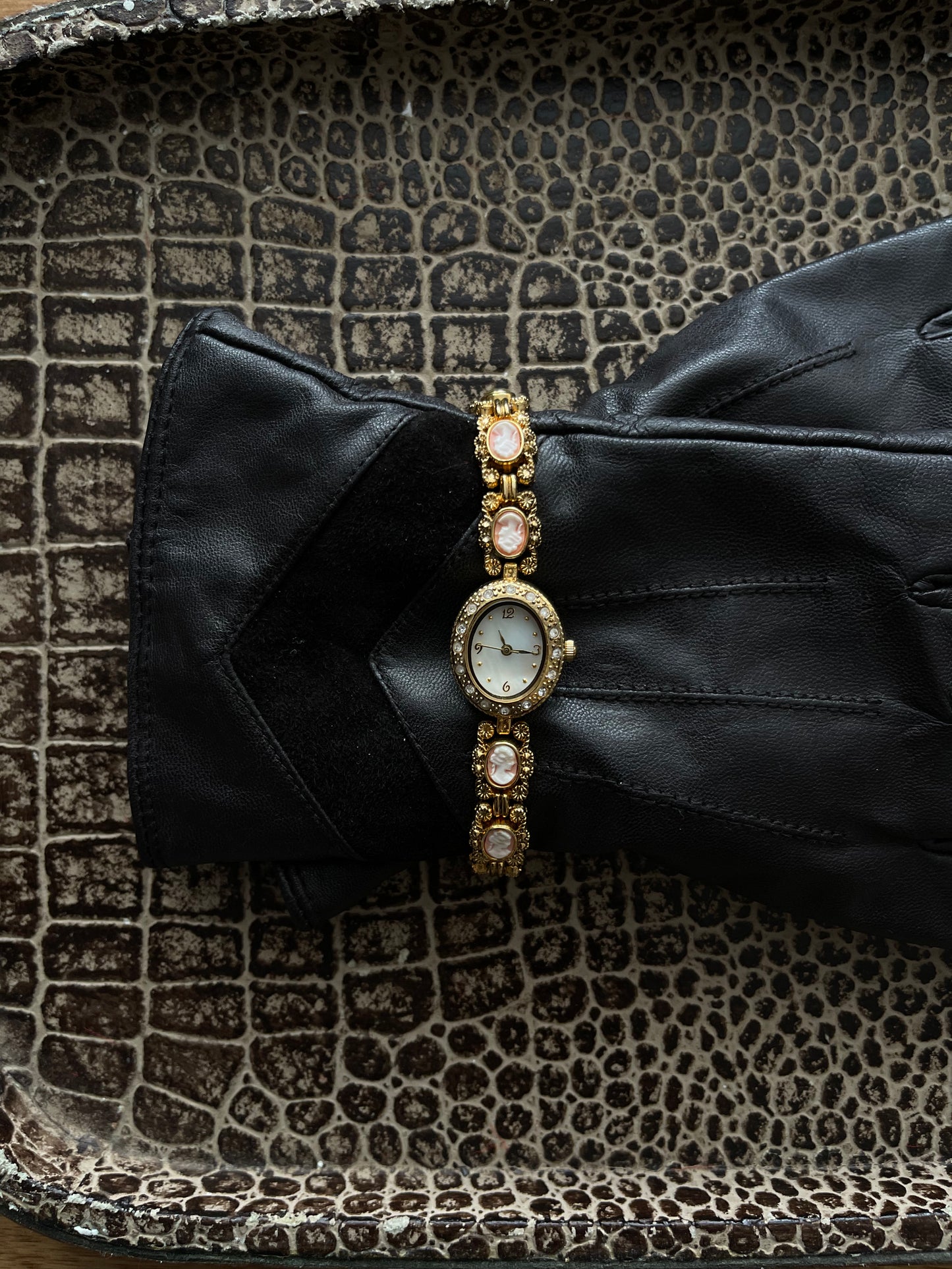 VINTAGE CAMEO WATCH