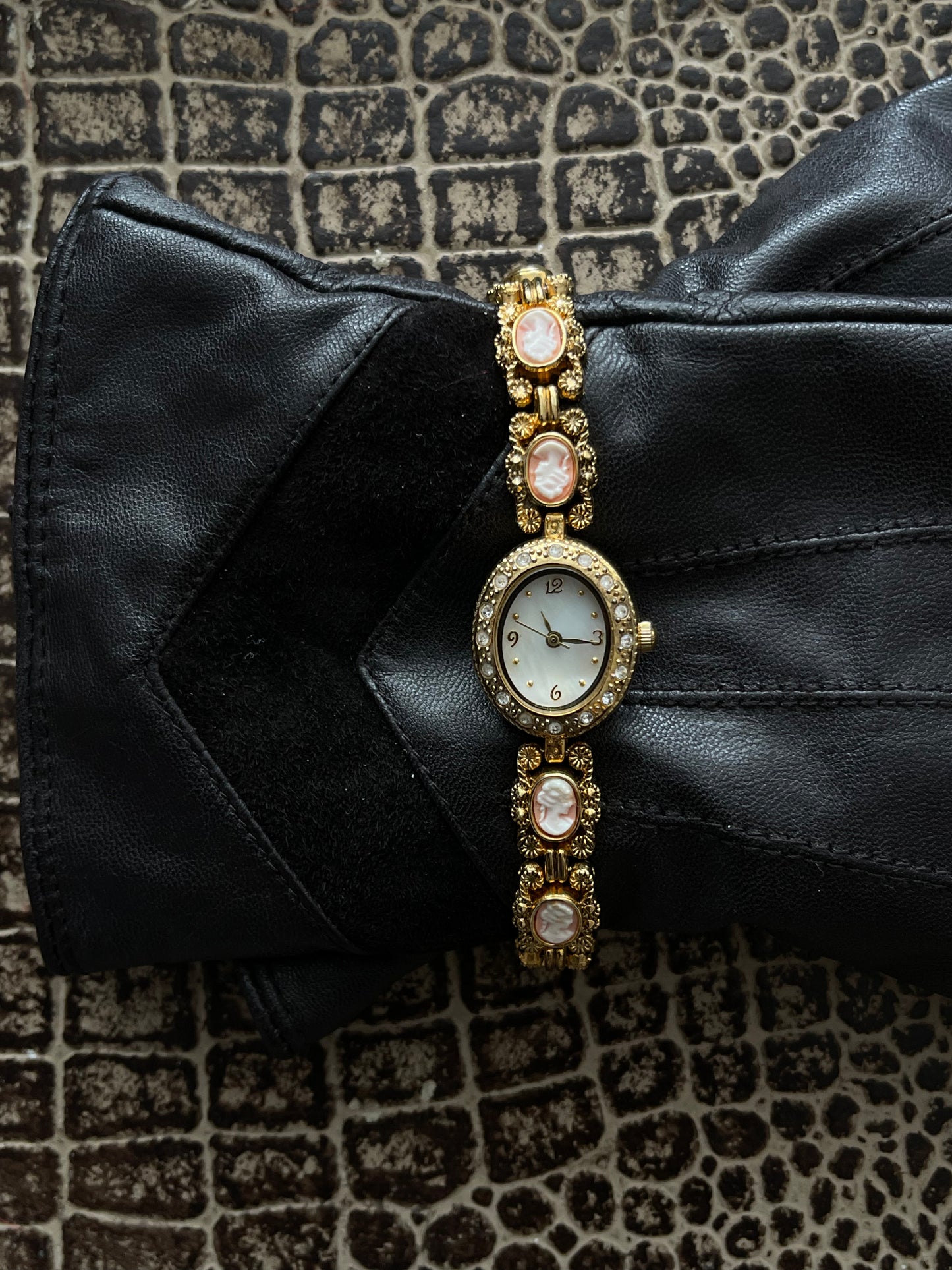 VINTAGE CAMEO WATCH