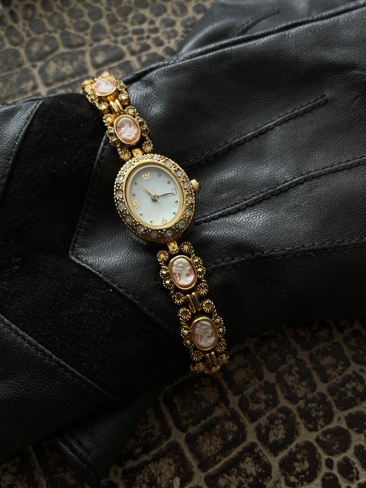 VINTAGE CAMEO WATCH