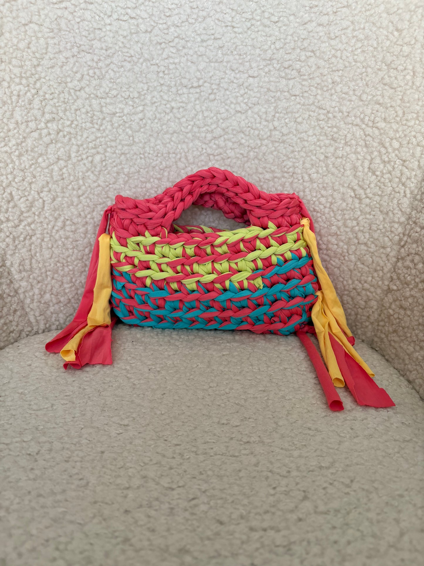 MULTICOLOUR FRINGE CROCHET CLUTCH