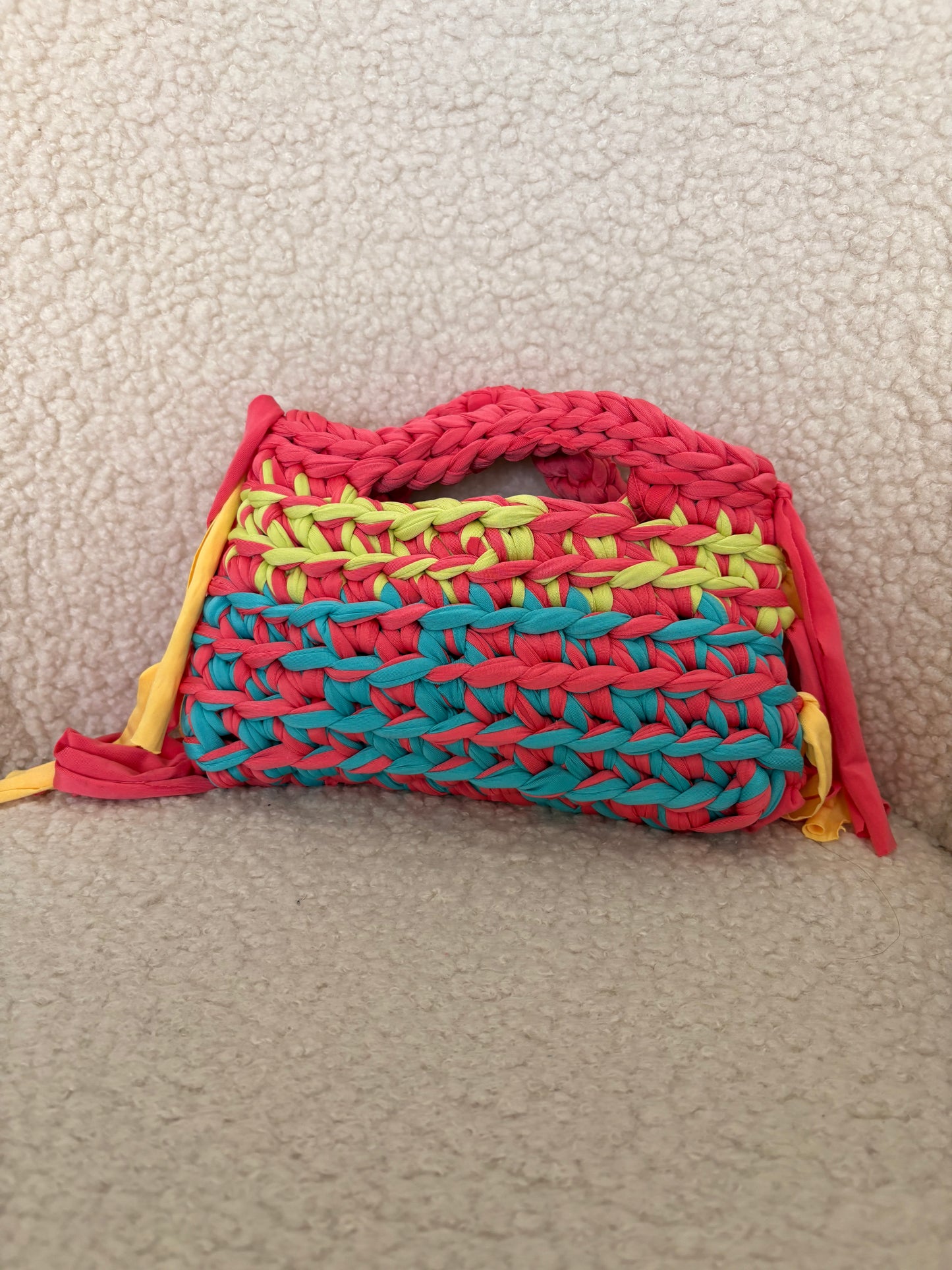 MULTICOLOUR FRINGE CROCHET CLUTCH