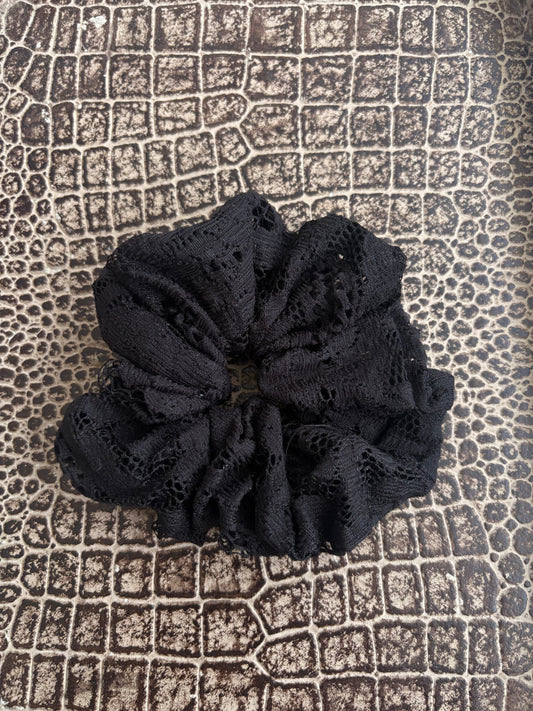 BLACK LACE SCRUNCHIE